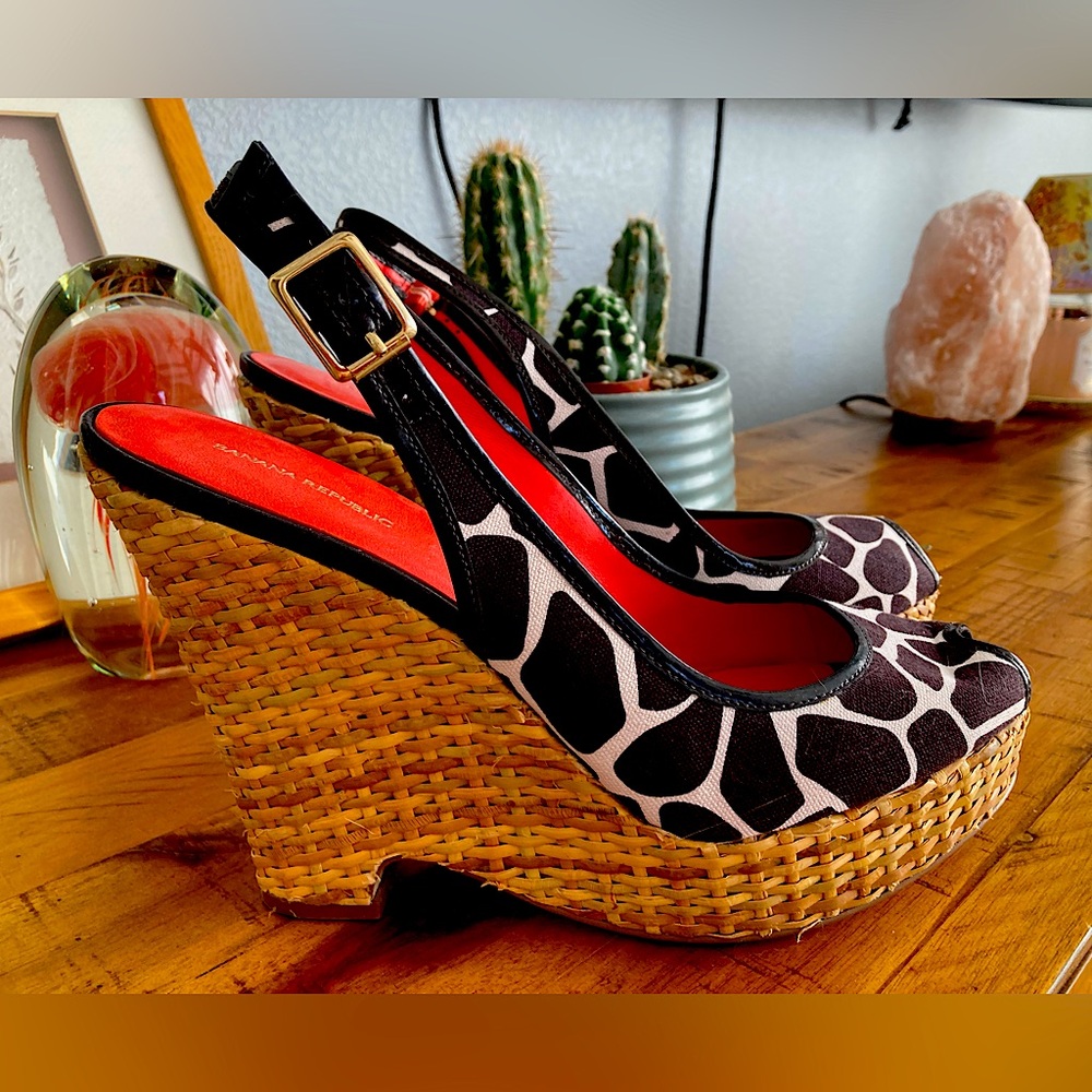 Banana Republic Giraffe 🦒 Print platforms